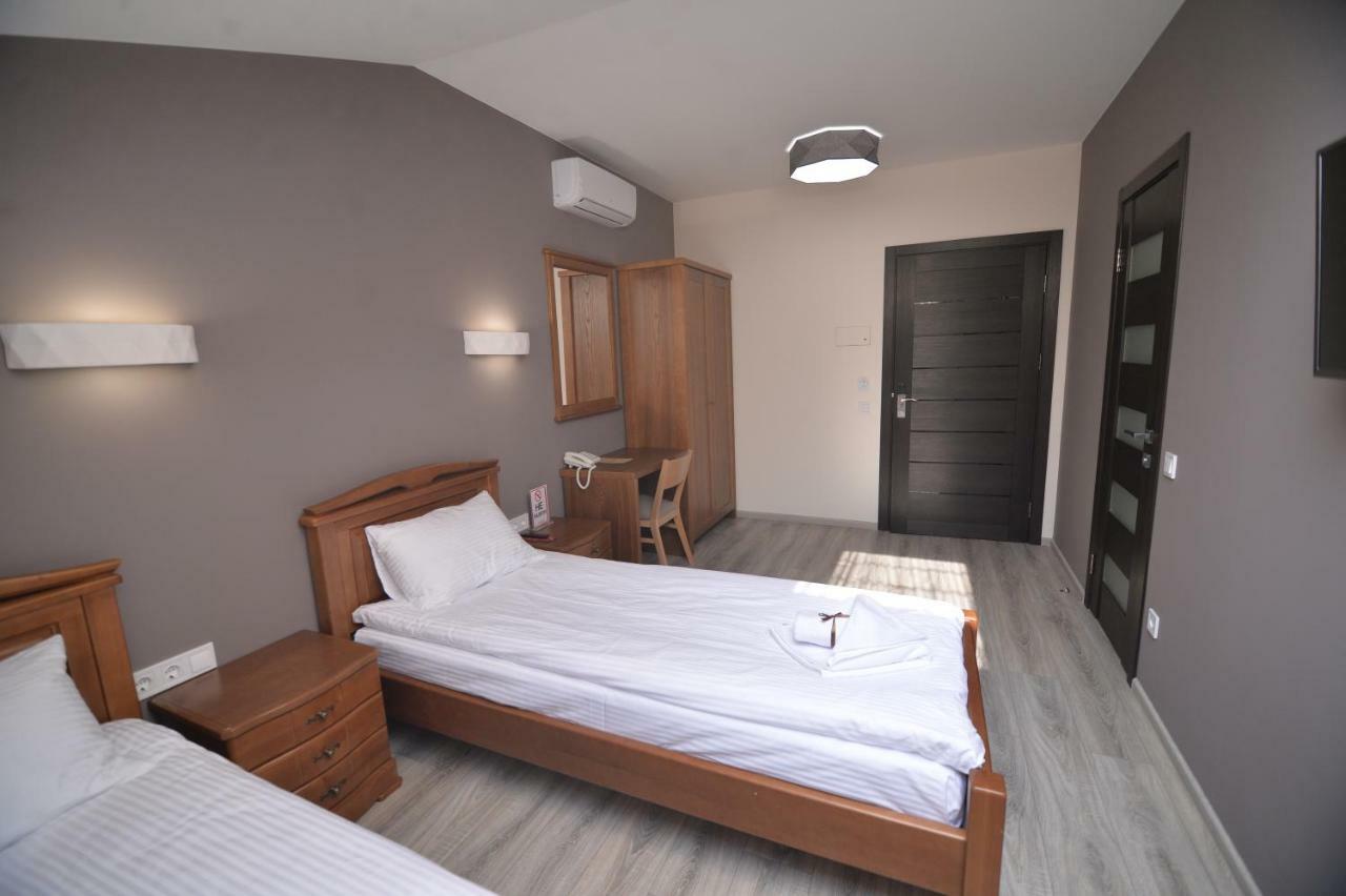 Geography Hotel Veresneve Exterior photo