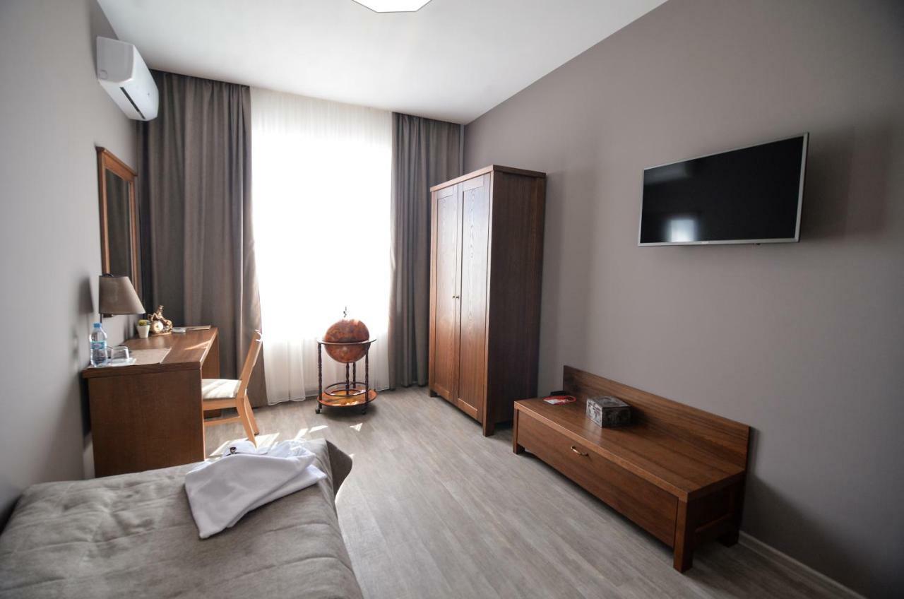Geography Hotel Veresneve Exterior photo